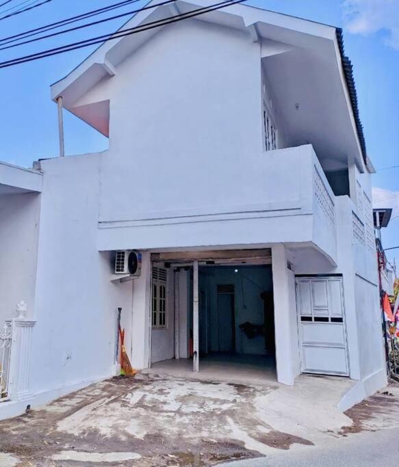 Kamiliya Homestay Ngabean Exterior foto
